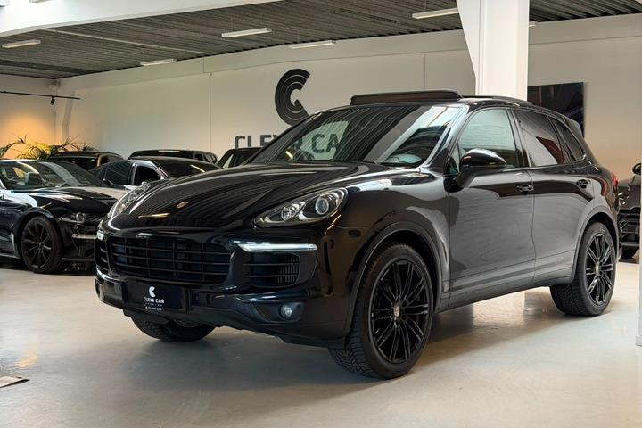 Sort Porsche Cayenne fra 2015