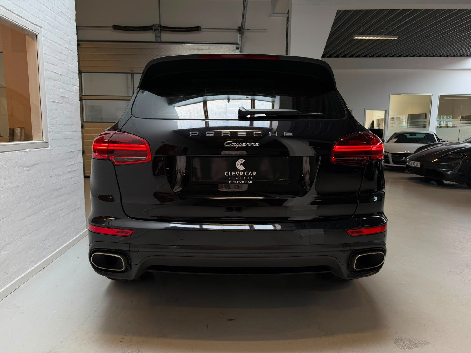 Sort Porsche Cayenne fra 2015