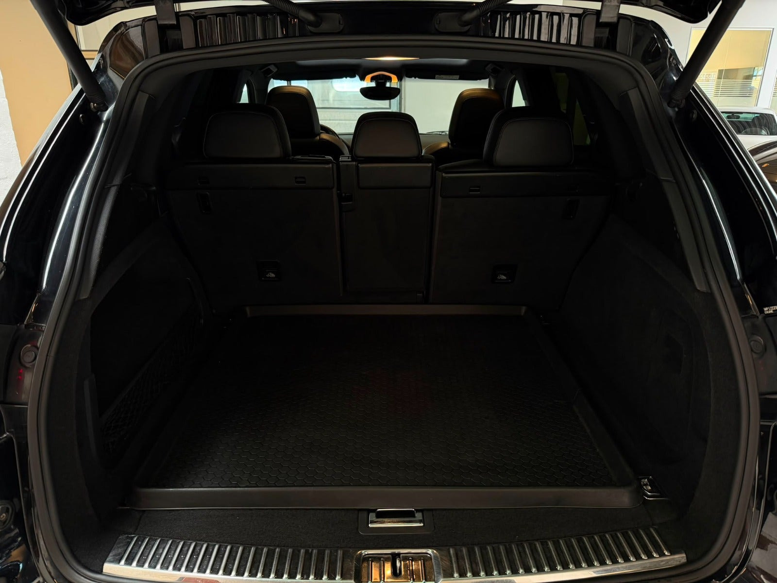 Sort Porsche Cayenne fra 2015