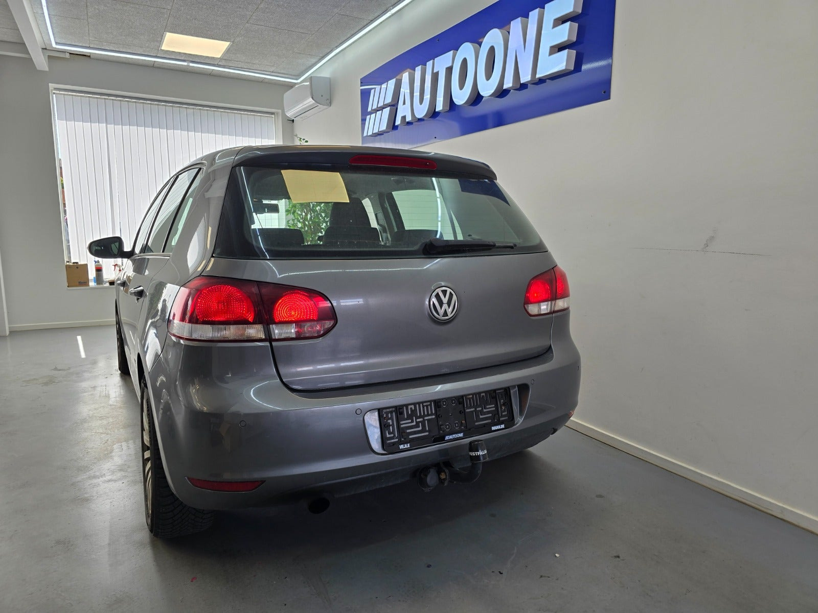 Grå VW Golf VI fra 2011