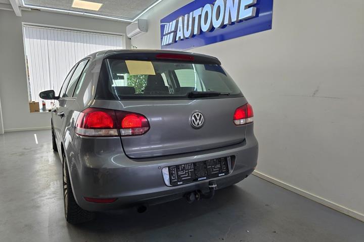 Grå VW Golf VI fra 2011