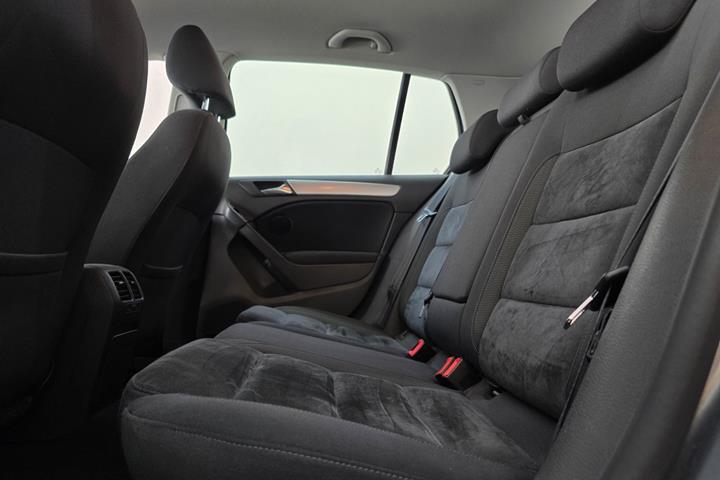 Grå VW Golf VI fra 2011