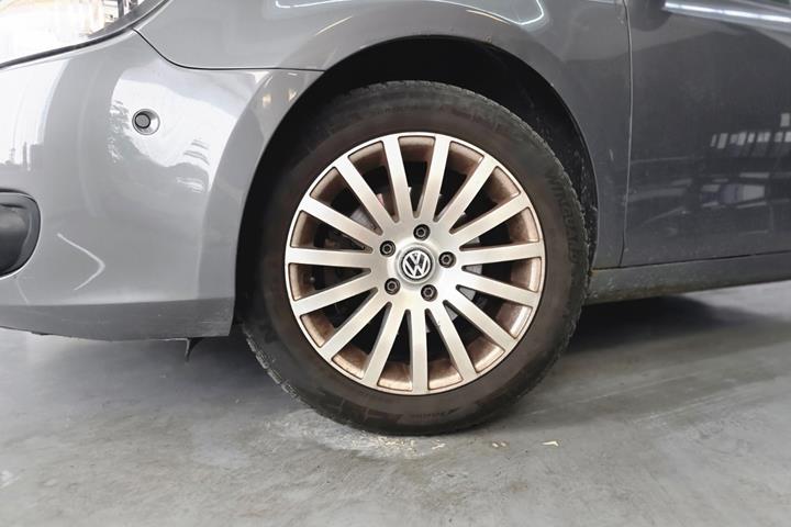 Grå VW Golf VI fra 2011