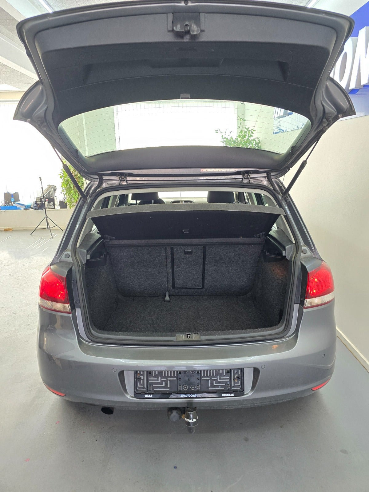 Grå VW Golf VI fra 2011
