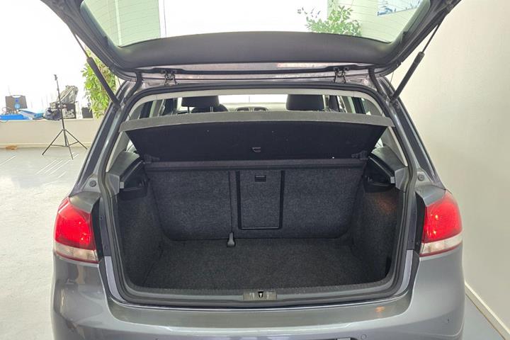 Grå VW Golf VI fra 2011