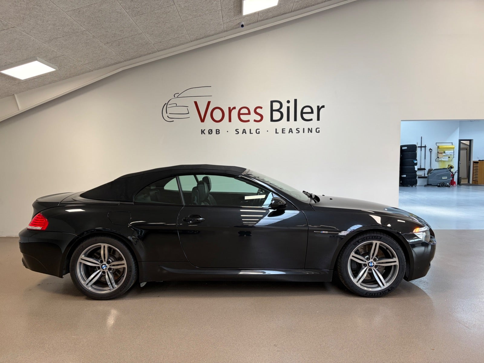 Sort BMW M6 fra 2008