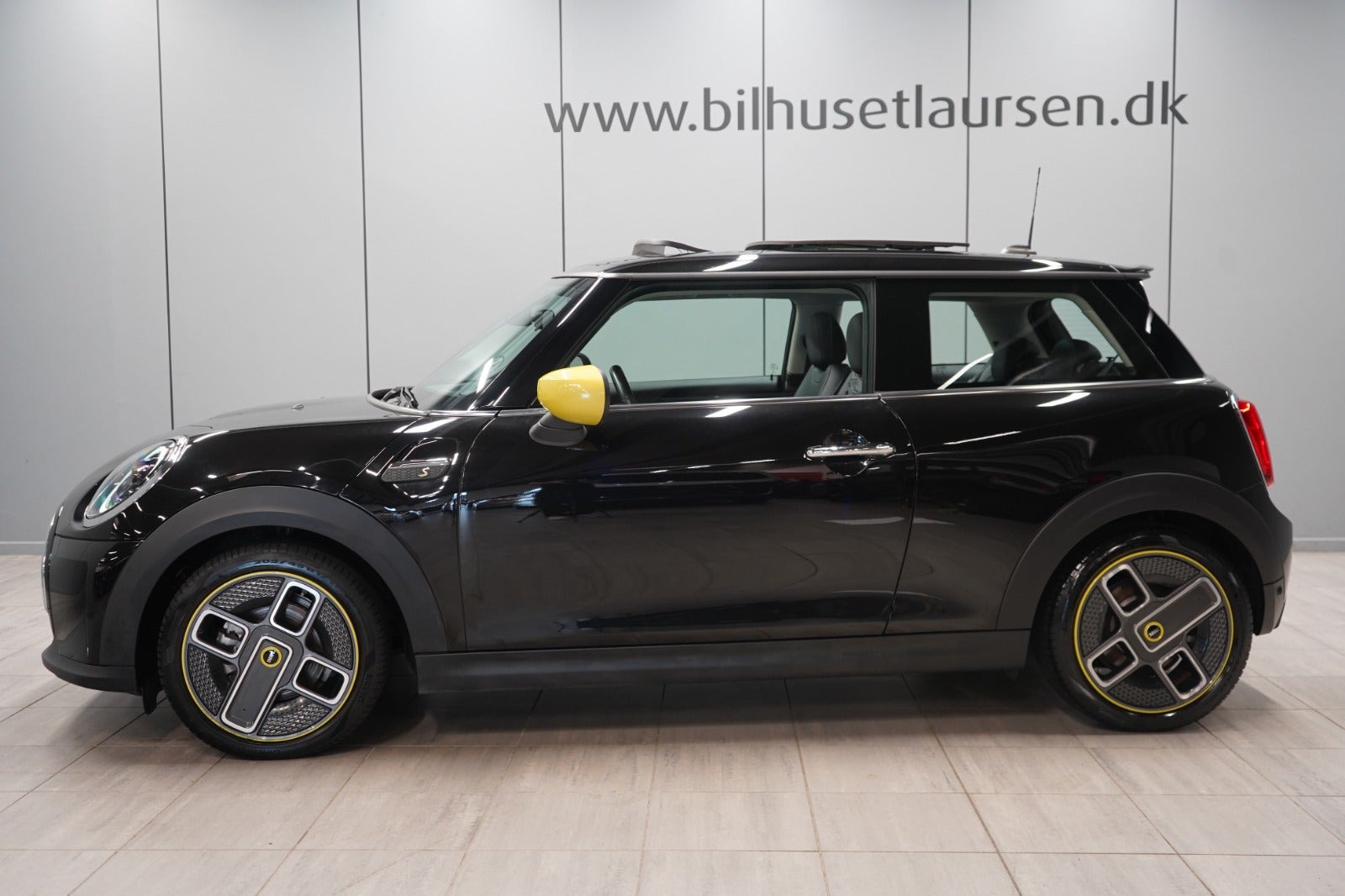 Sort Mini Cooper SE fra 2022