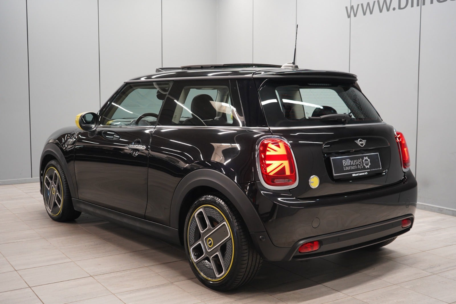 Sort Mini Cooper SE fra 2022
