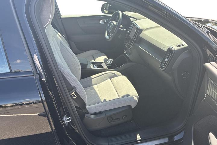 Sort Volvo XC40 fra 2023