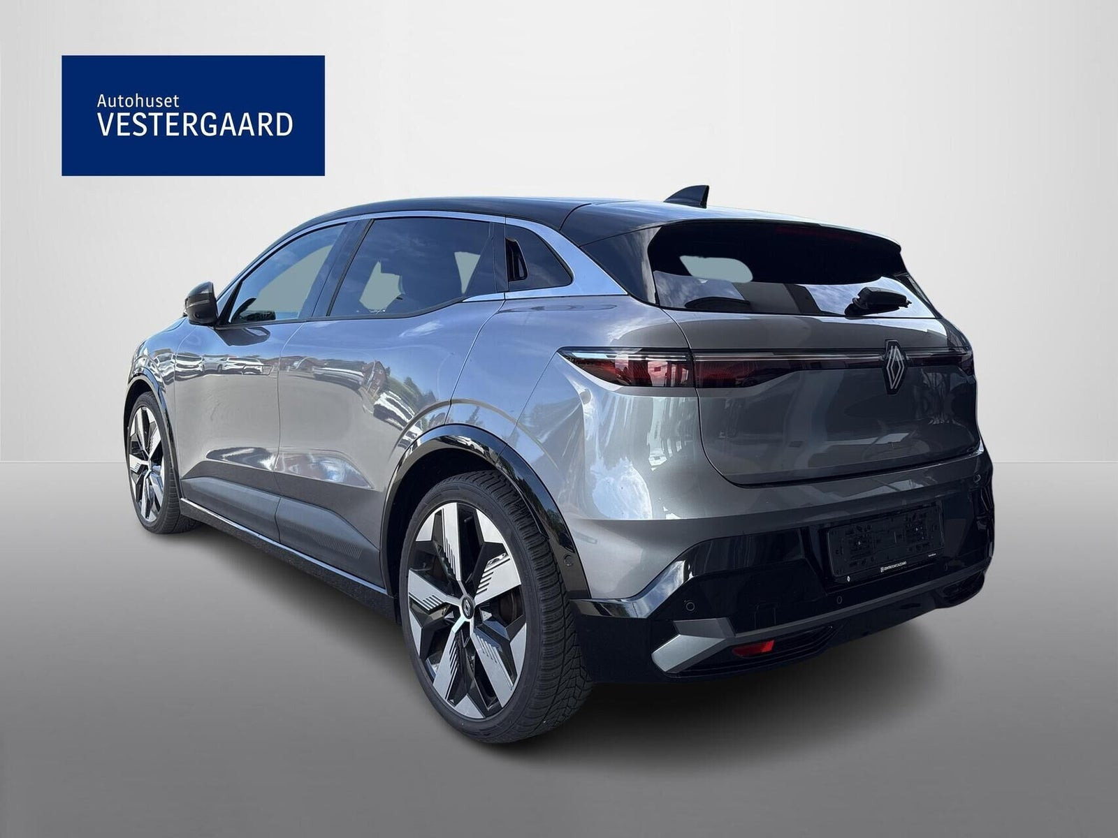 Grå Renault Megane E-Tech fra 2023