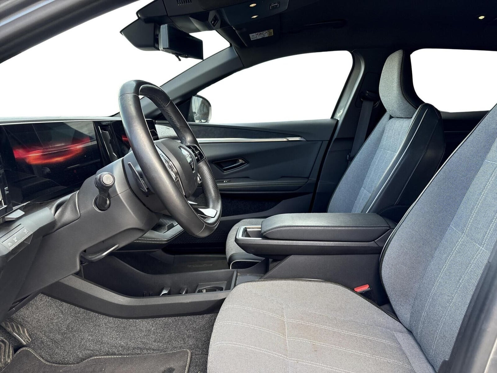 Grå Renault Megane E-Tech fra 2023