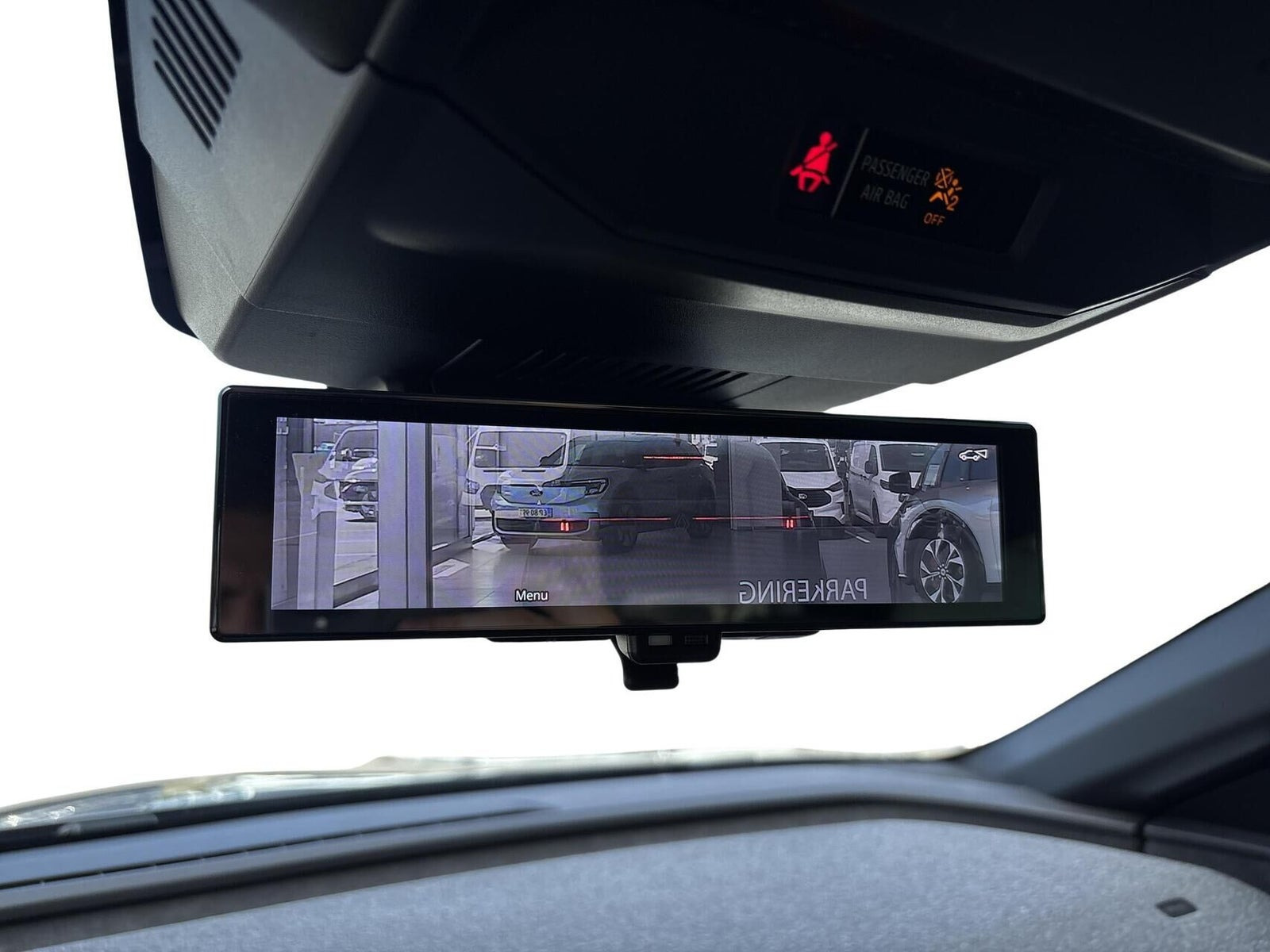 Grå Renault Megane E-Tech fra 2023
