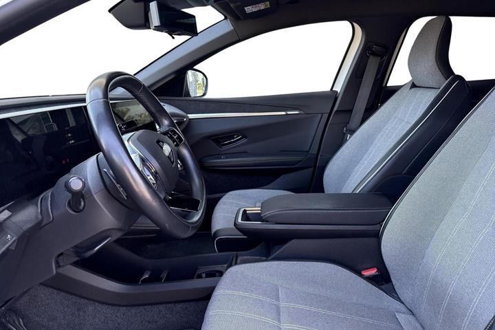 Hvid Renault Megane E-Tech fra 2023