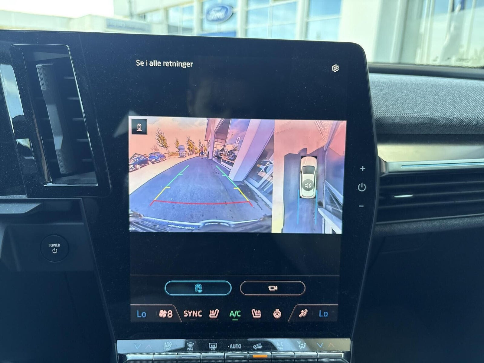 Hvid Renault Megane E-Tech fra 2023