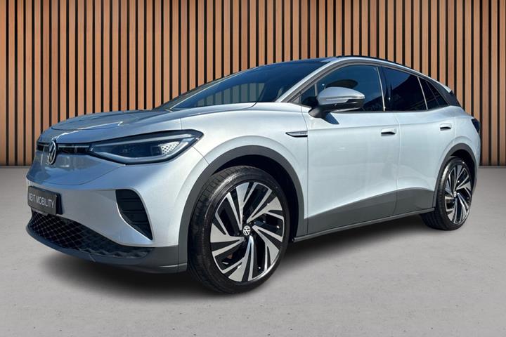 Sølv VW ID.4 fra 2023 set udefra
