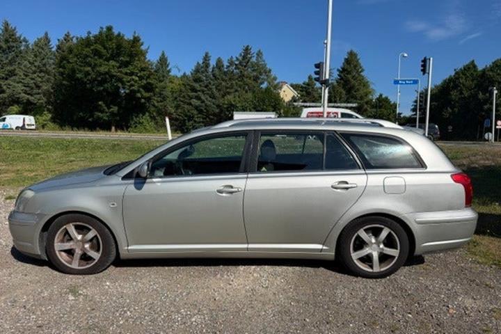 undefined Toyota Avensis fra 2004