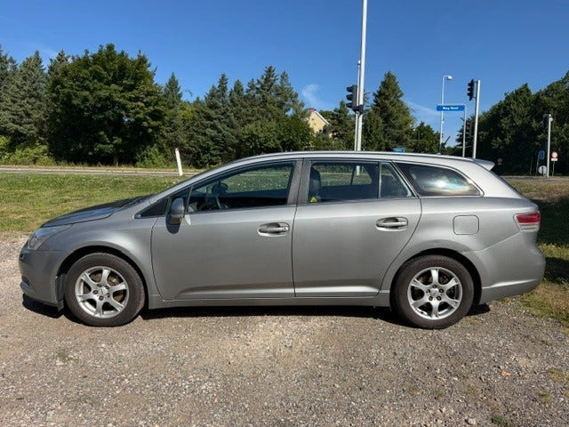 undefined Toyota Avensis fra 2010