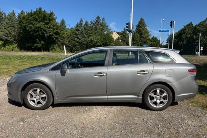 undefined Toyota Avensis fra 2010
