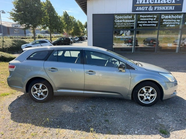 undefined Toyota Avensis fra 2010