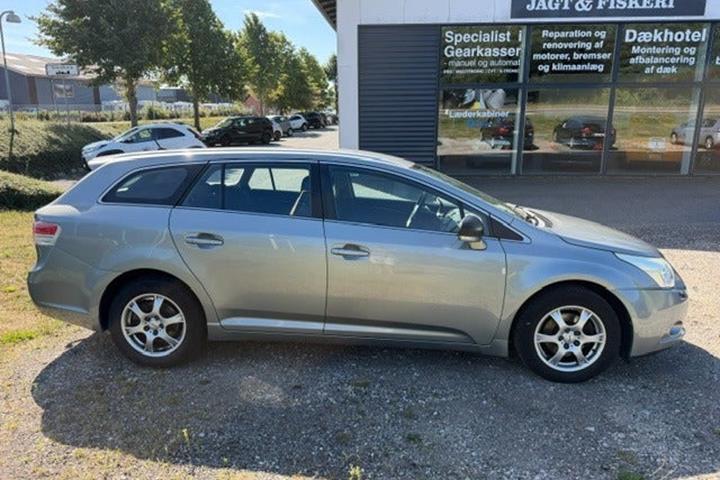 undefined Toyota Avensis fra 2010