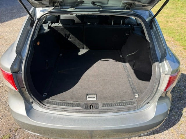 undefined Toyota Avensis fra 2010