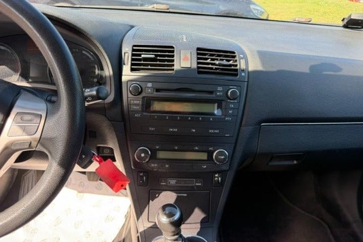 undefined Toyota Avensis fra 2010