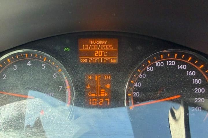 undefined Toyota Avensis fra 2010