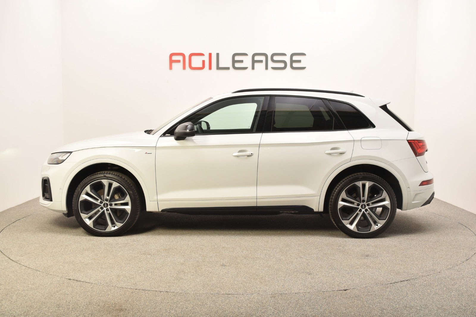 Hvid Audi Q5 fra 2021