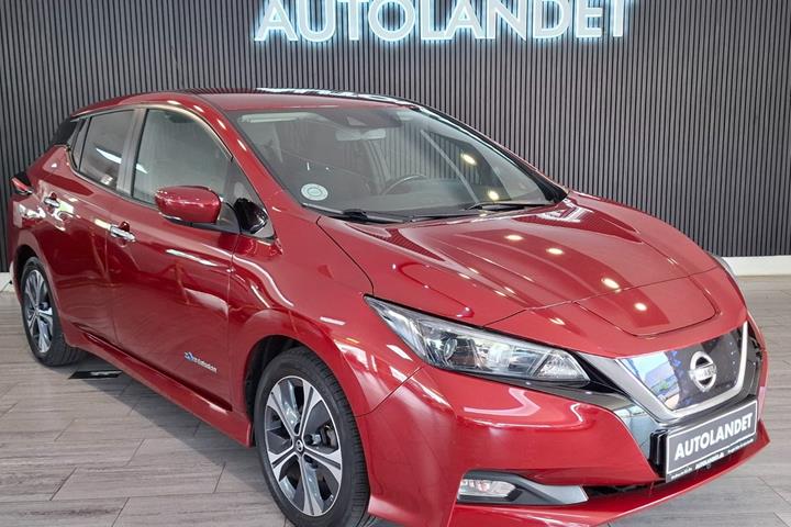 Rød Nissan Leaf fra 2021