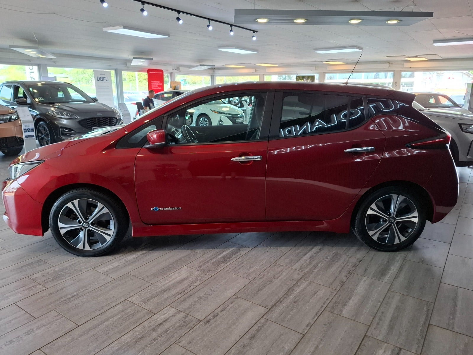 Rød Nissan Leaf fra 2021