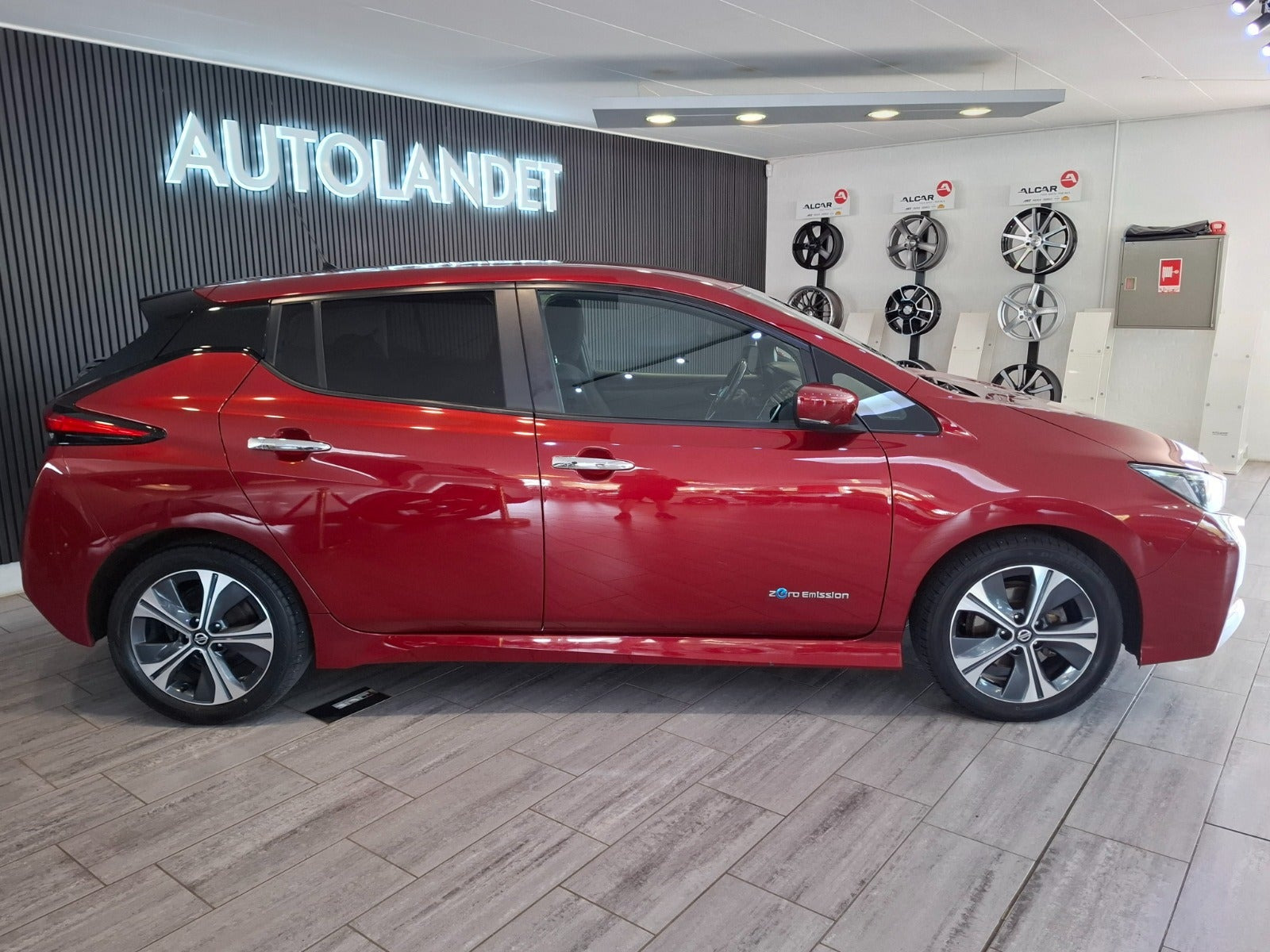 Rød Nissan Leaf fra 2021