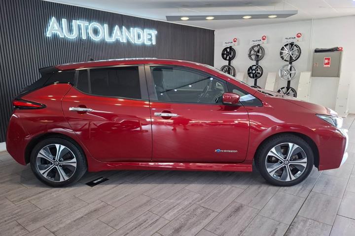 Rød Nissan Leaf fra 2021