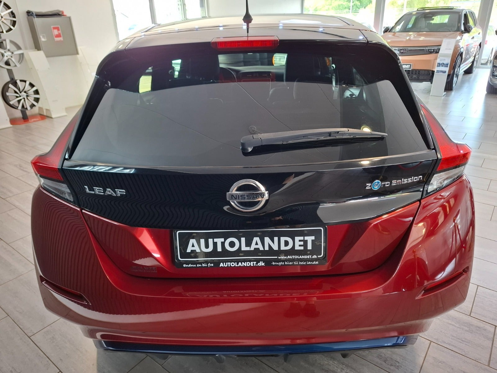 Rød Nissan Leaf fra 2021