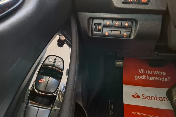 Rød Nissan Leaf fra 2021