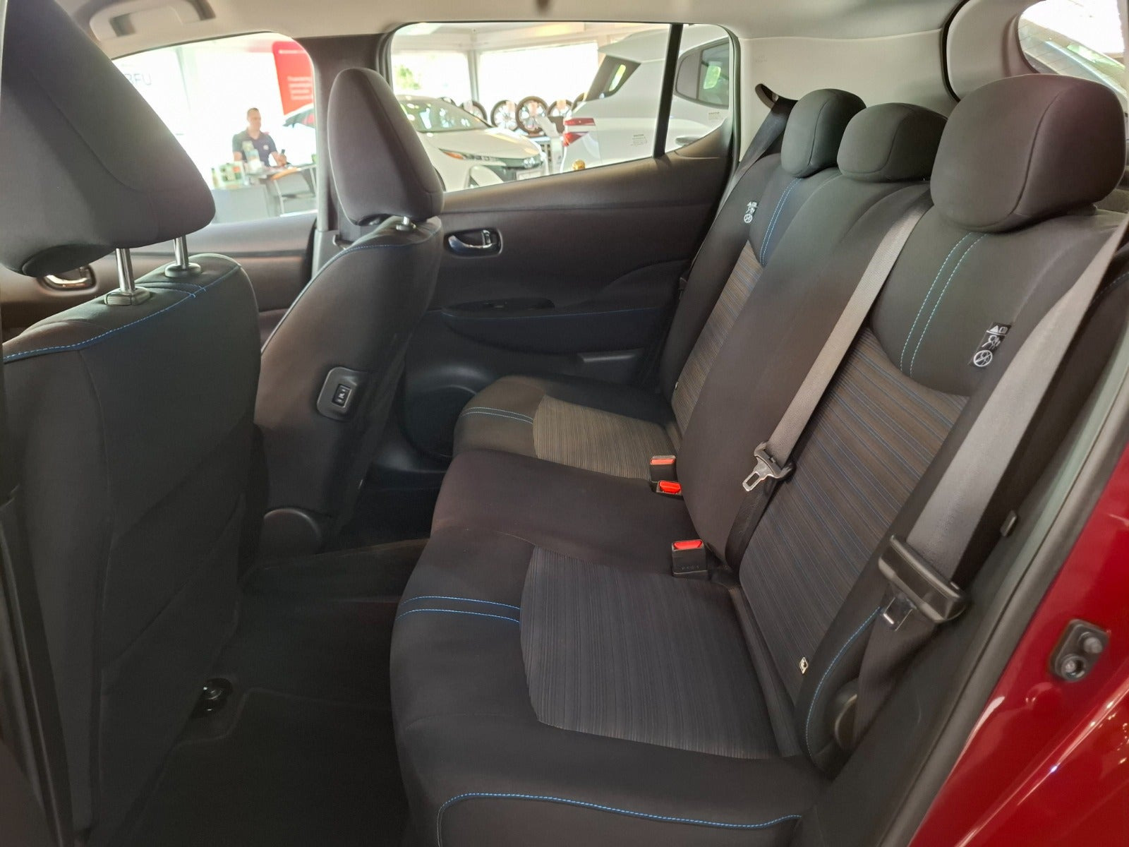 Rød Nissan Leaf fra 2021