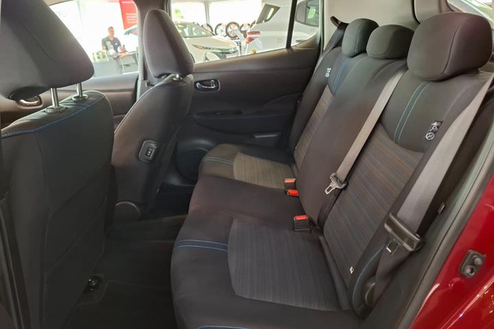 Rød Nissan Leaf fra 2021