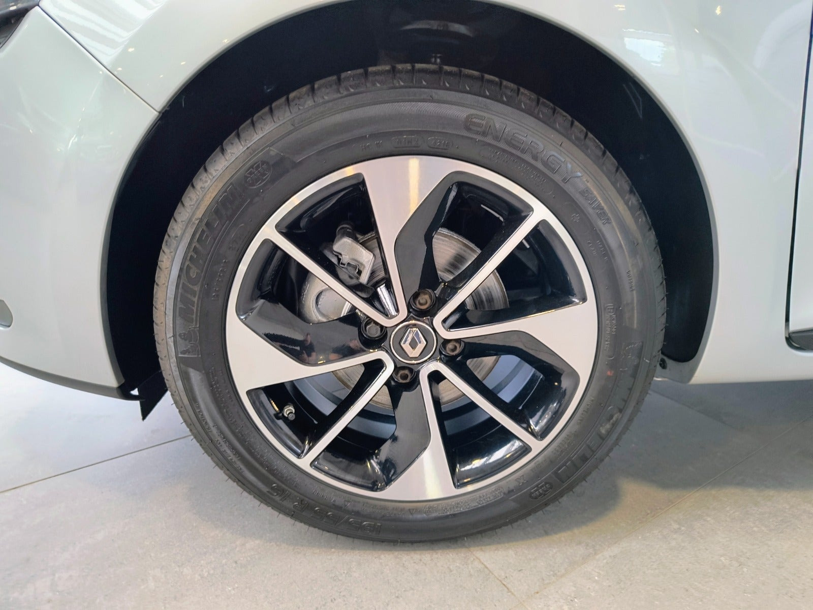 Sølv Renault Clio IV fra 2018