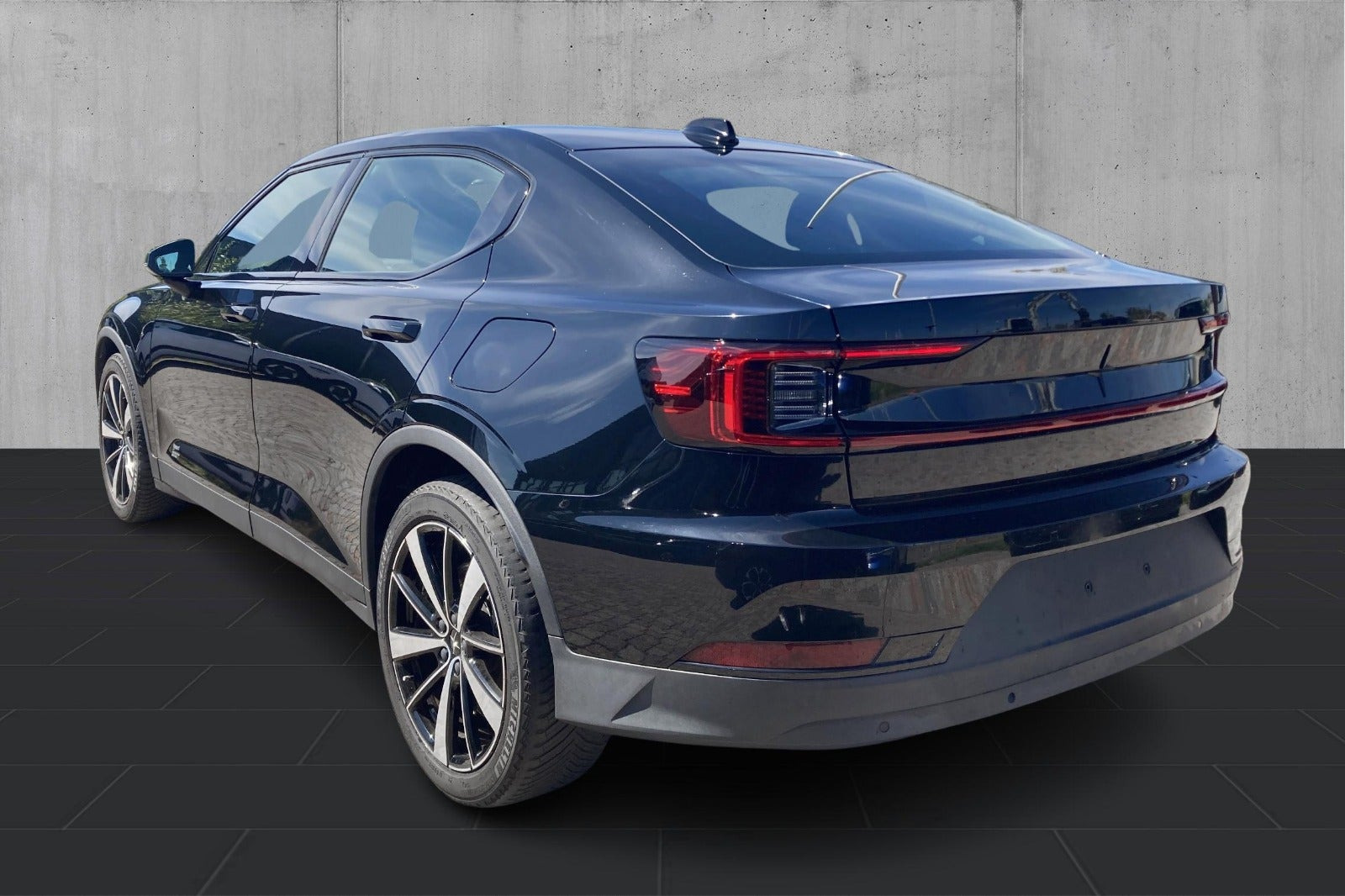 Sort Polestar 2 fra 2023