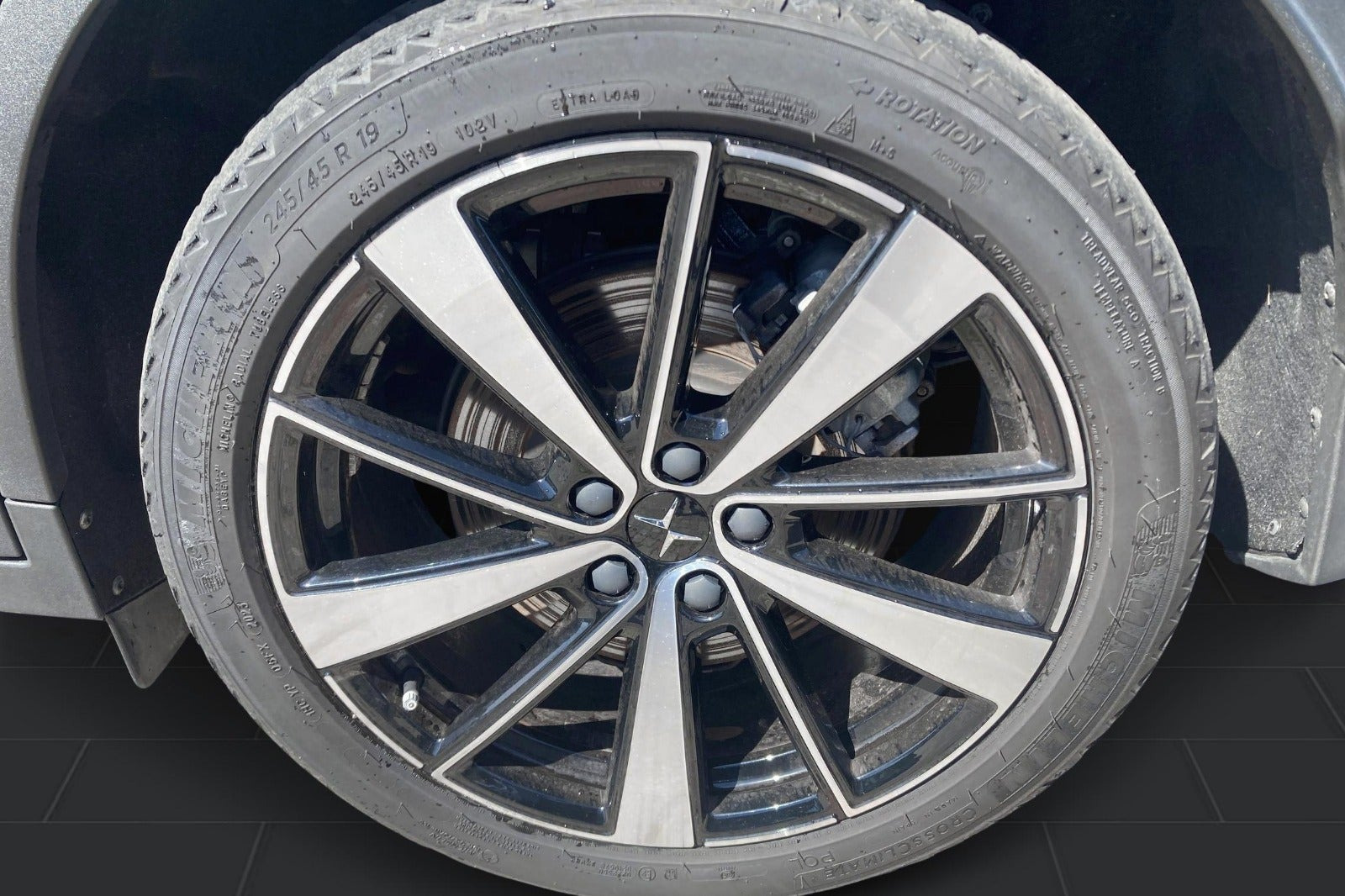 Sort Polestar 2 fra 2023