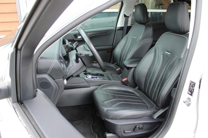Hvid Ford Kuga fra 2021