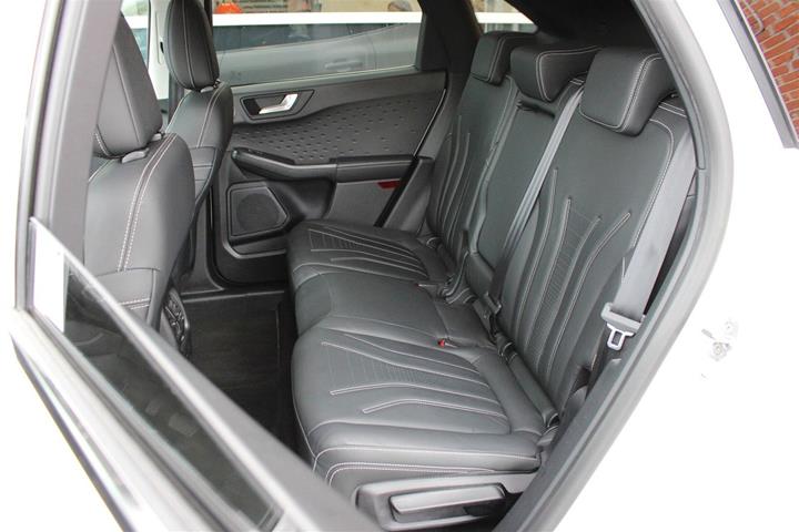 Hvid Ford Kuga fra 2021