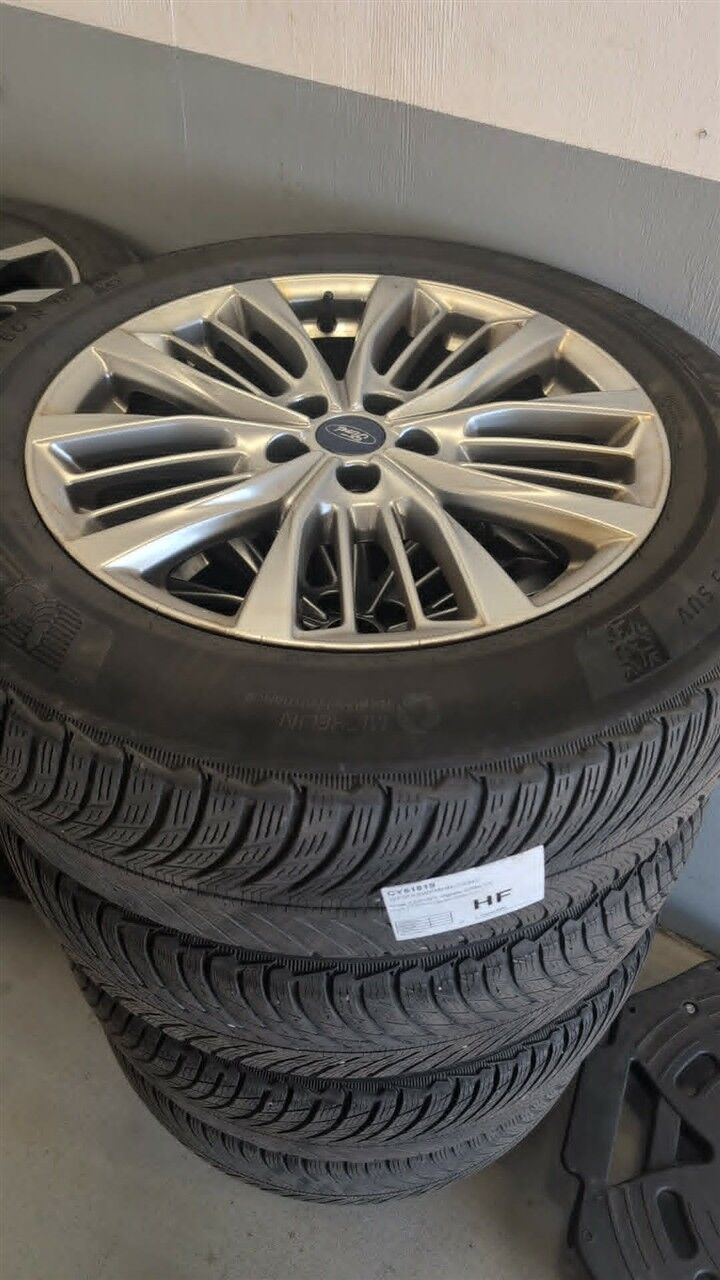 Hvid Ford Kuga fra 2021