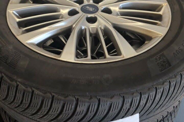 Hvid Ford Kuga fra 2021