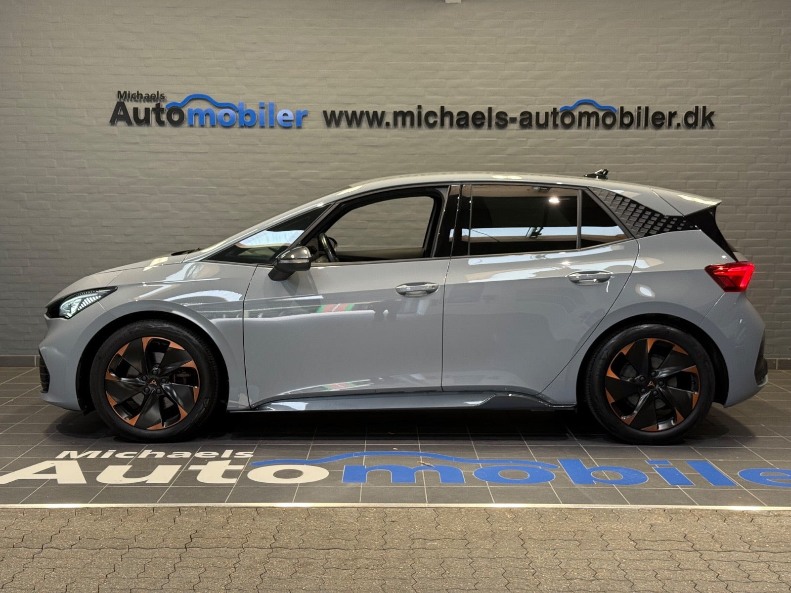 Grå Cupra Born fra 2023