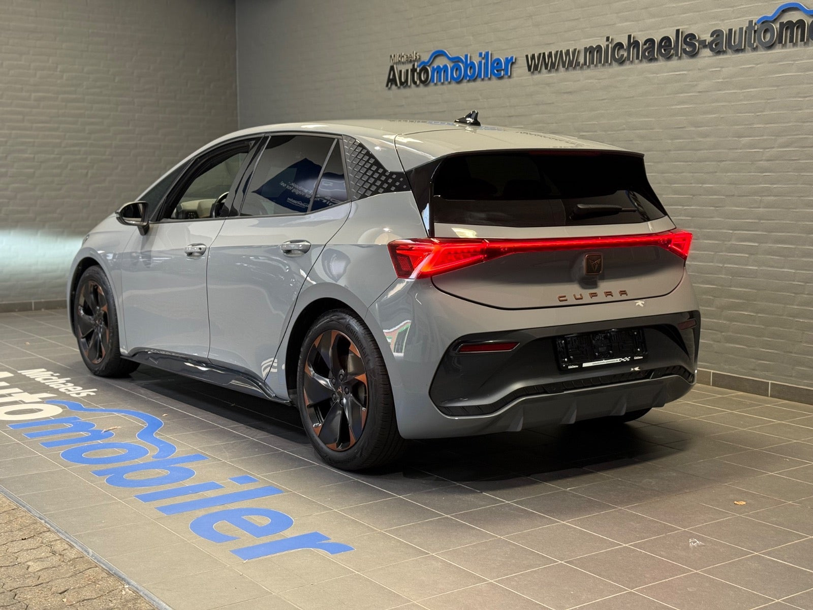 Grå Cupra Born fra 2023