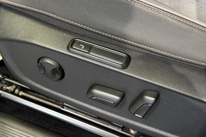 Grå Cupra Born fra 2023