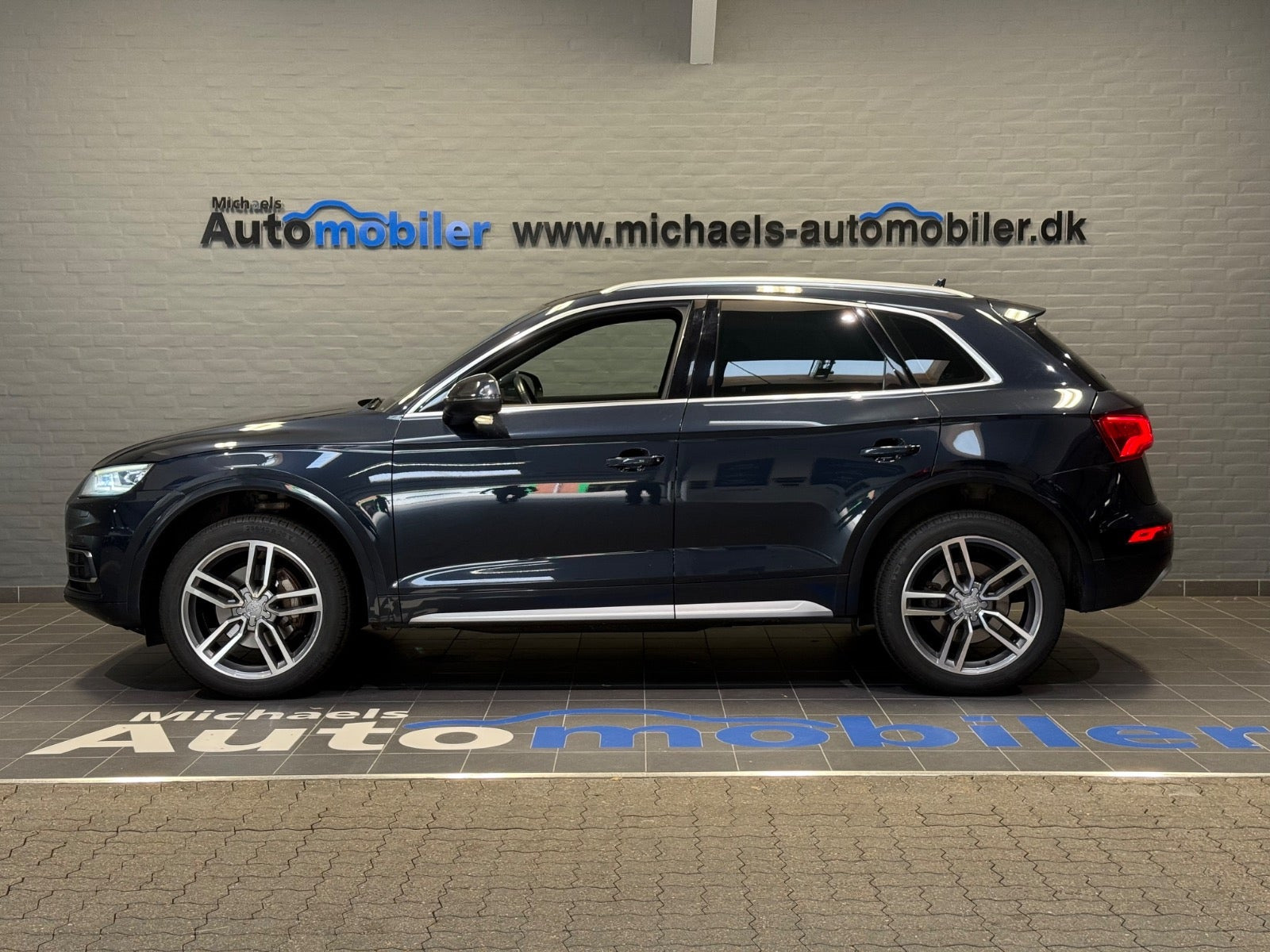 Blå Audi Q5 fra 2018
