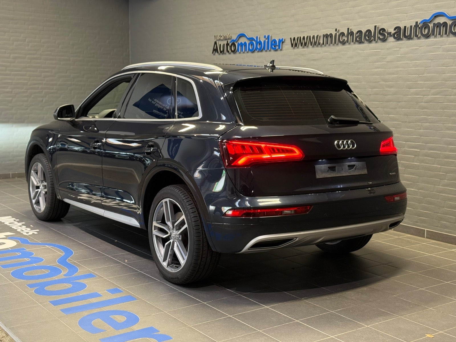 Blå Audi Q5 fra 2018