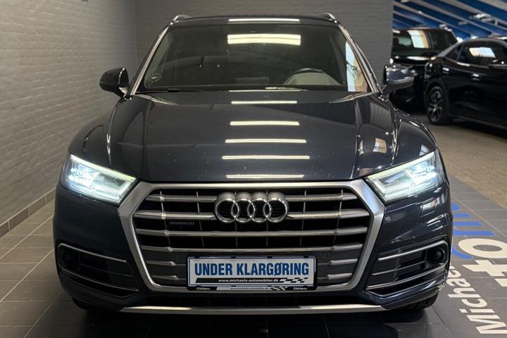 Blå Audi Q5 fra 2018