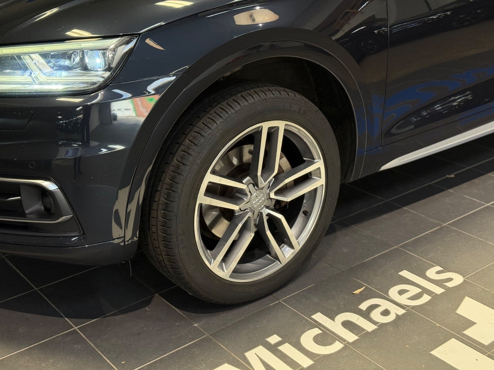 Blå Audi Q5 fra 2018